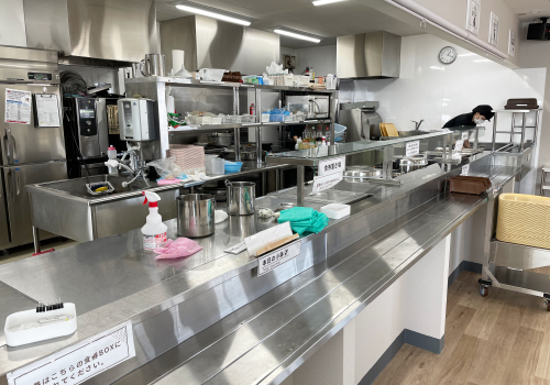社員食堂:受け渡し口